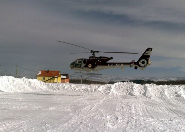 Pao sa krova dok je čistio snijeg: Potreban helikopter za spašavanje
