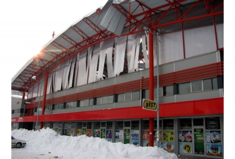 Pala krovna konstrukcija na Tržnici