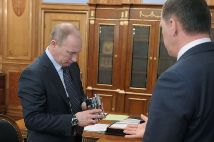 Naučnici poklonili Putinu uzorak praistorijske vode