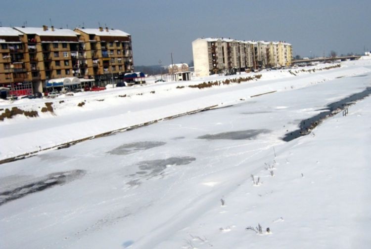 Rijeka Ukrina potpuno zaleđena