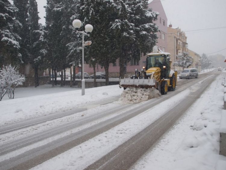 Trebinje: Snijeg zavijao gradske ulice