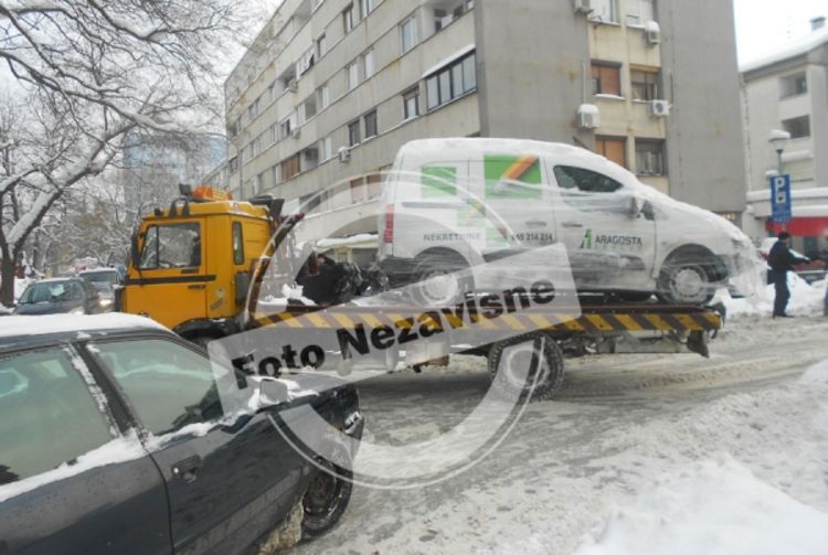 Eksplozija u Banjaluci: Bomba pod vozilom Aragoste investa (Foto)