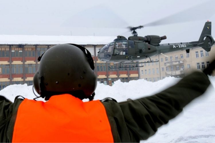 Helikopter Oružanih snaga BiH poslije 17 dana evakuisao dvojicu tehničara