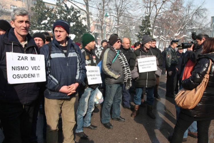 Radnici Konjuha promrzli i umorni tražili plate i staž