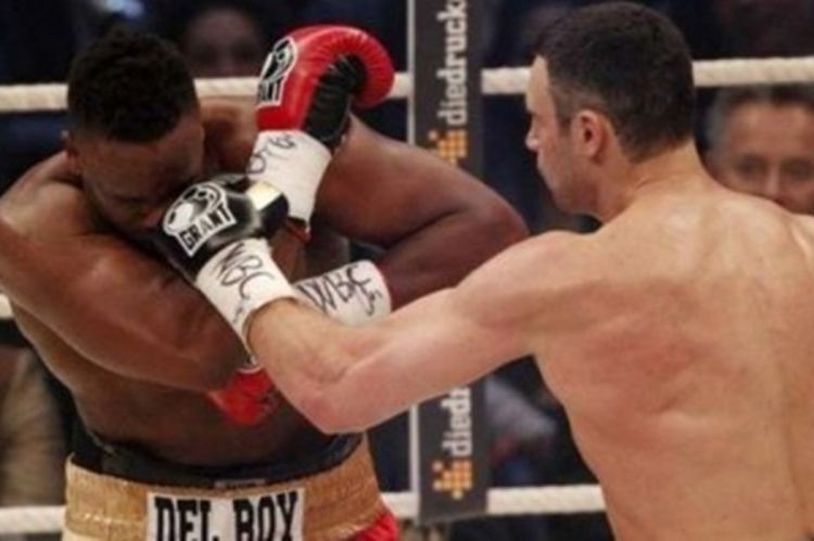 Vitalij Kličko odbranio titulu u WBC verziji, Čizora ga pljunuo 