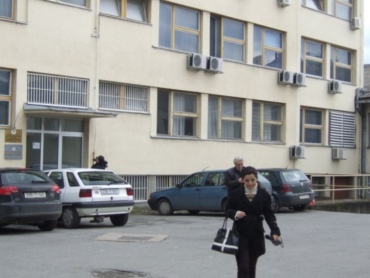 Doboj: Tjerao djevojčicu da prosi, a potom je gurnuo u ruke pedofilu