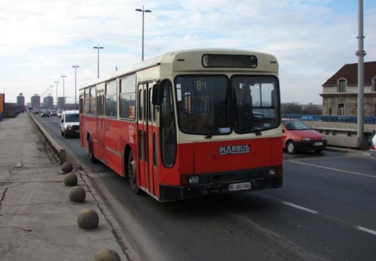 Drama u gradskom prevozu: Tinejdžeri izboli muškarca