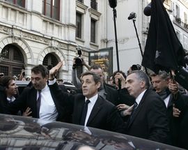 Baskijci gađali jajima Sarkozija, pobjegao u bar (Foto)