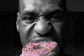 Lebron Džejms reklamira krofne