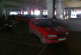 Pogledajte kako vozilo Grada Banjaluka zauzima mjesto za invalide (FOTO)