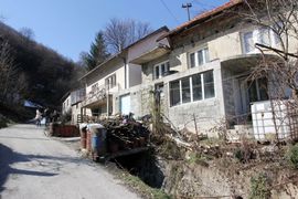 Voda prijeti kućama
