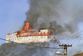 Dječaci se igrali cigaretama pa zapalili dvorac iz 14. vijeka