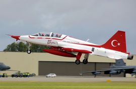 Srušio se turski vojni avion, pilot poginuo