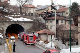 Požar u Sarajevu: Djeca iskakala kroz prozor (Foto)