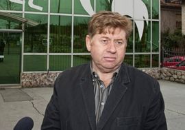 Pevec traži odštetu od države