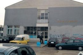 Srednjoškolski profesor suspendovan zbog veze sa učenicom