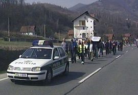 Pješačili 14 sati zbog staža i plata
