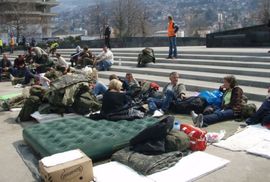 Oko 300 penzionisanih vojnika ostaće pred zgradom institucija BiH