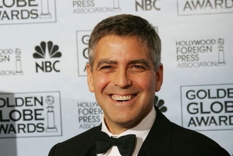 Džordž Kluni je gej?
