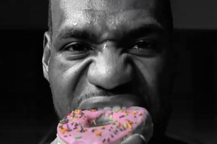 Lebron Džejms reklamira krofne