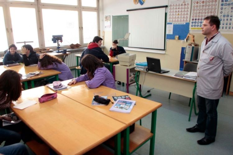 Polučasovna pauza za 50.000 učenika