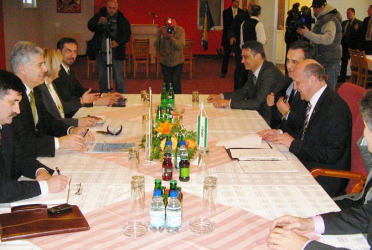 U Odžaku počeo sastanak HDZ BiH i SDA