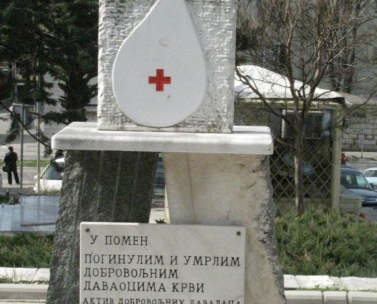 Humanisti darivali krv