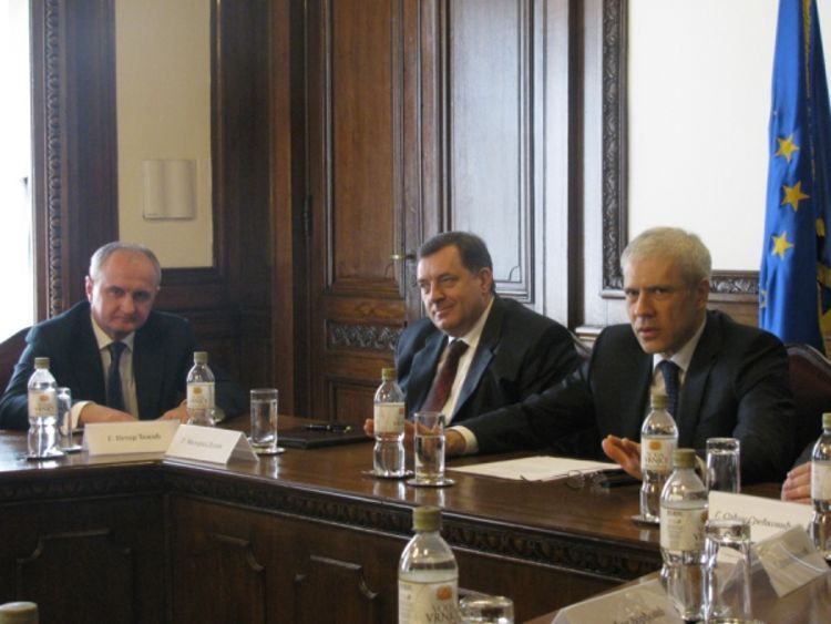Tadić sa srpskim predstavnicima iz regiona: Očuvati identitet Srba