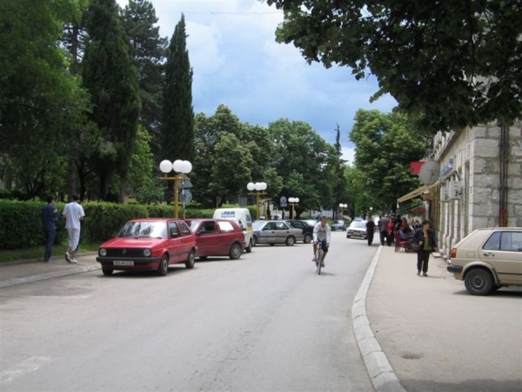 Bileća Teslina ulica u mraku