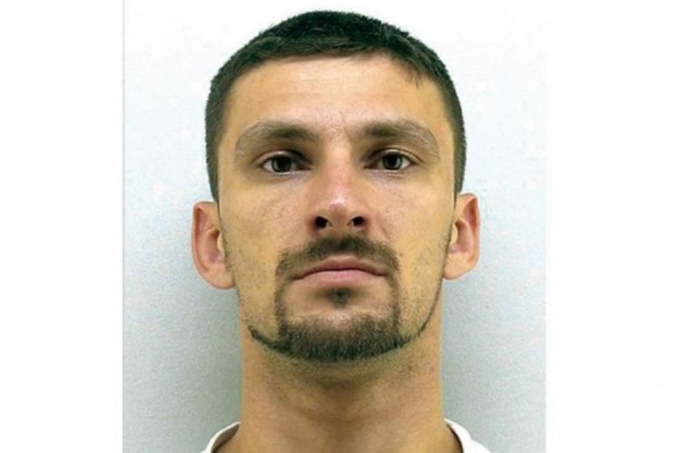 Ubio taštu, pa pobjegao s maloljetnom svastikom