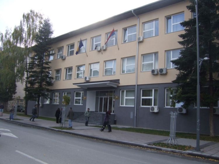 Maloljetna D.C. se pokušala ubiti zbog pritiska policije?