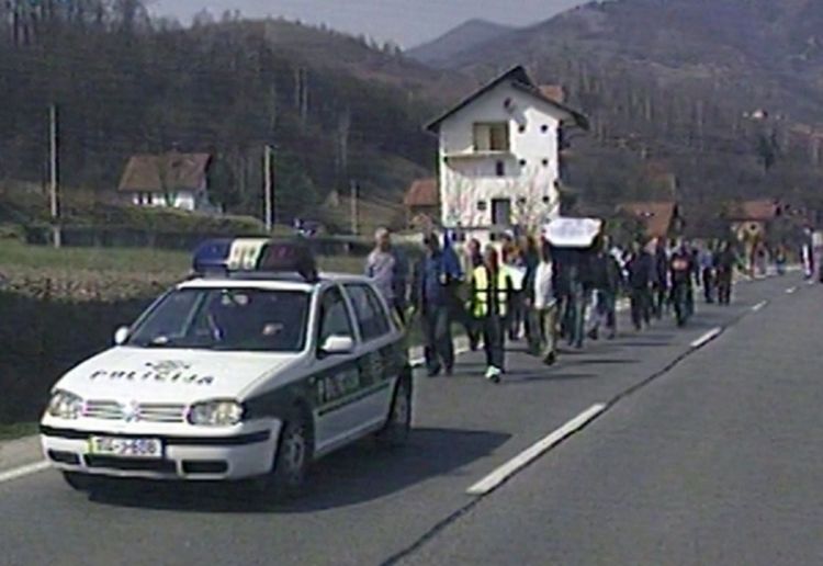 Pješačili 14 sati zbog staža i plata