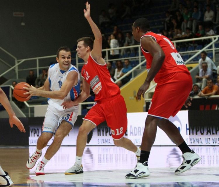 Silni Široki, Igokea rutinski