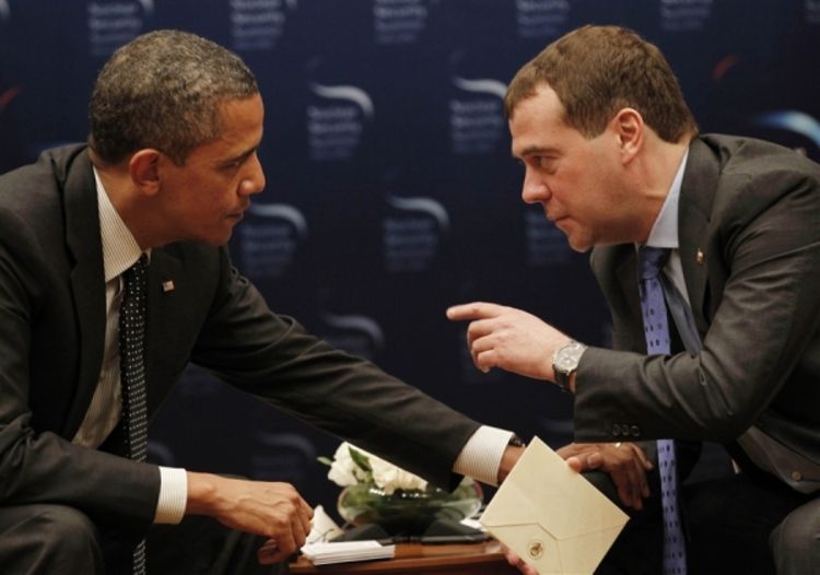 Kamere snimile Medvedeva i Obamu u neformalnom razgovoru o antiraketnom štitu (Video)