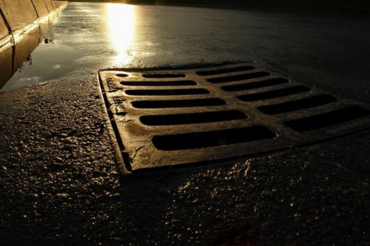 Banjaluka: Masovno nestaju poklopaci sa šahtova i zaštitne rešetke