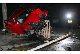 Automobil "pokosio" muškarca i ženu na autobuskom stajalištu