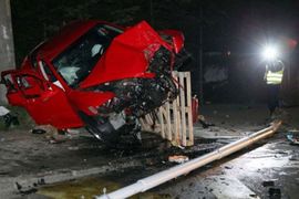 Vozač automobila koji je usmrtio dvoje pješaka u teškom stanju