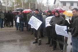Blokirali saobraćaj zbog smjene direktora