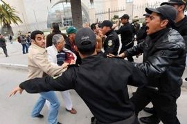 U Tunisu policija suzavcem i palicama po demonstrantima