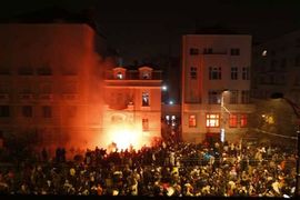 Uhapšen i šesti osumnjičeni za paljenje Ambasade SAD