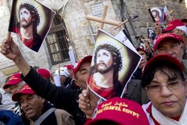 Pravoslavni hodočasnici u procesiji u starom Jerusalimu