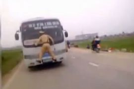 Vozač autobusa na šajbi provozao policajca