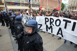 Antifašistički skup u Zagrebu protekao bez incidenata, oduzeta im jaja