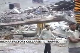 Srušila se fabrika u Indiji, 20 ljudi pod ruševinama
