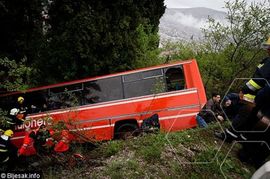 Mostar: Autobus s učenicima sletio u provaliju, nema teže ...