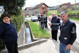 Banjalučko naselje Petrićevac: I fekalije izbijaju na put