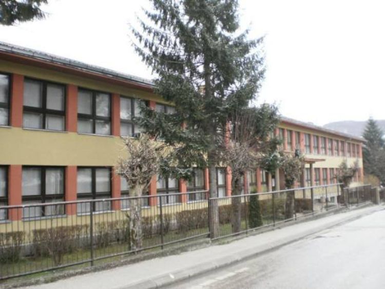 Mrkonjić Grad u šoku: Objesila se učenica (15)