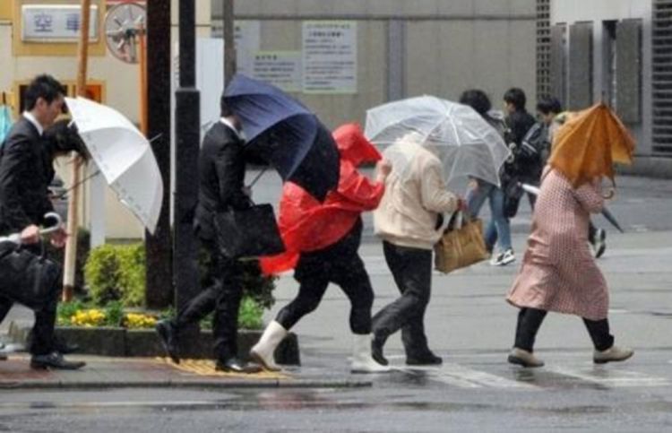 Oluja tuče po Japanu, dvoje mrtvih, 97 povrijeđenih