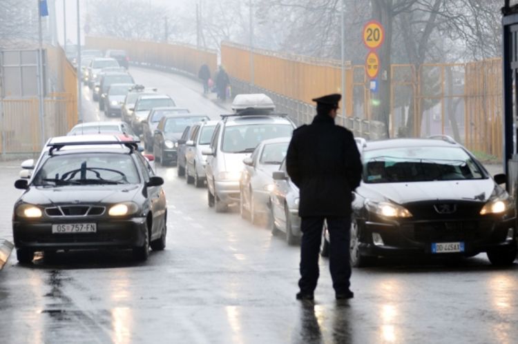 Traže  obnavljanje prometa robe na graničnom prelazu