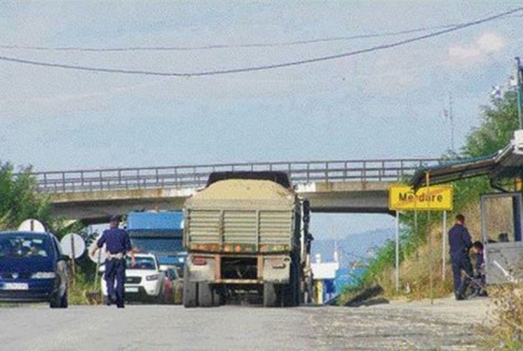 Zaplijenjene srpske tablice iz ambulantnog vozila na Merdaru